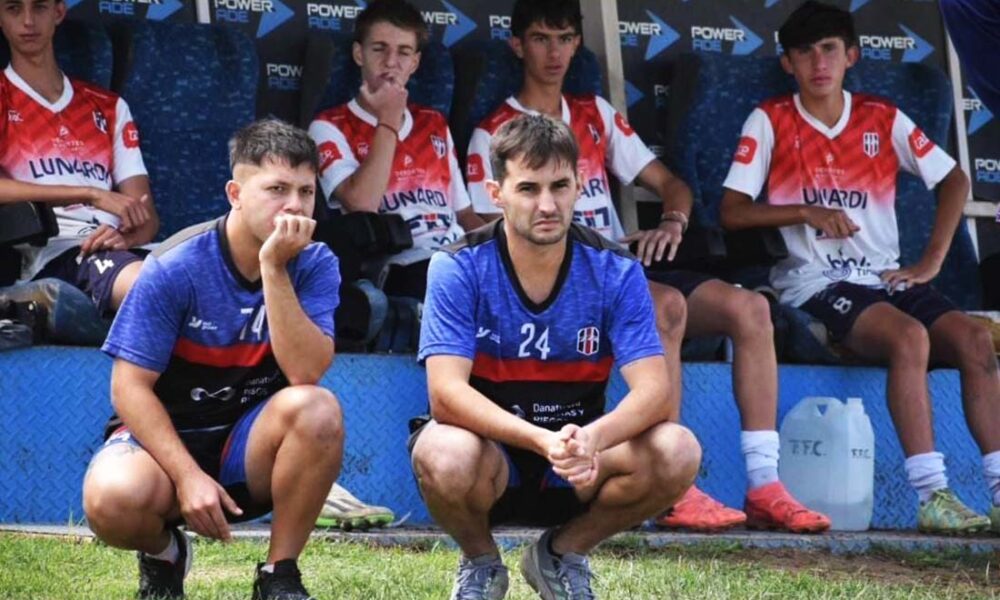 Matías Magnani cambió la cinta por el buzo: El ex capitán de Fusión FC colgó los botines y asumió como nuevo técnico.