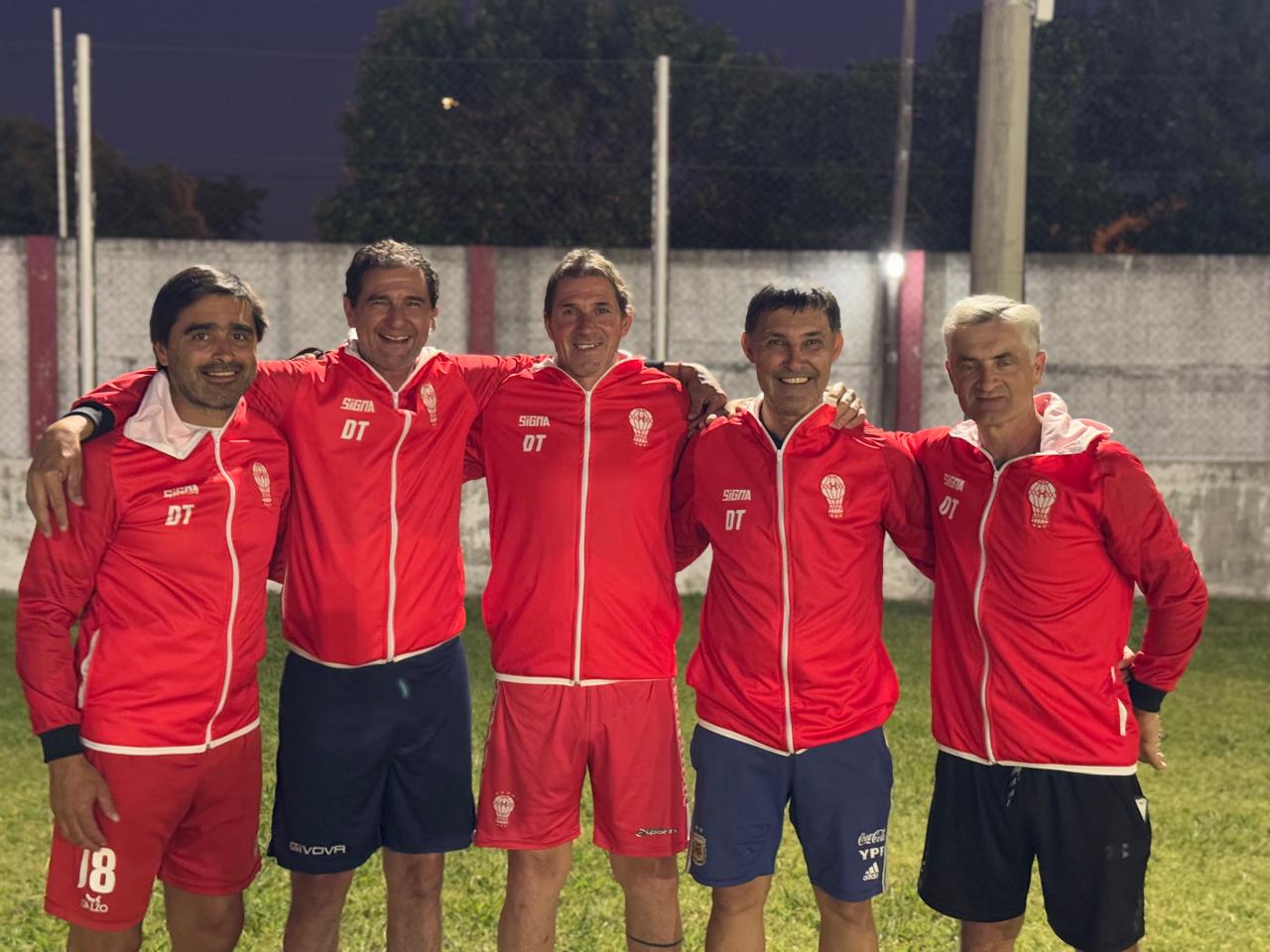 El “Globo” de Laboulaye debutará este domingo visitando a Sarmiento de Alejo Ledesma en la Zona 5. Luis Weht, Martín Montagana, Ariel Brunetta, Guillermo Silva y Juan Carranza, integrantes del histórico equipo del 97, están al frente del club.