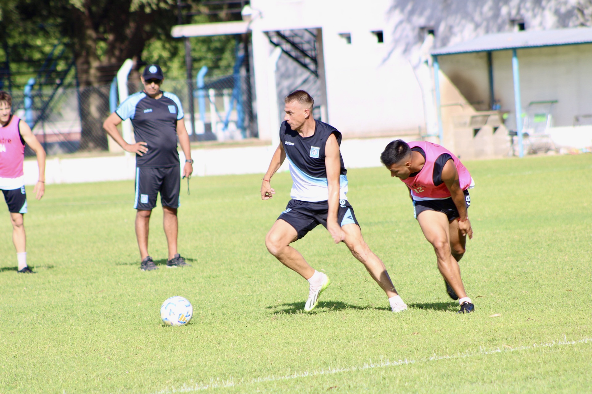 Primeros minutos de fútbol para Estudiantes.