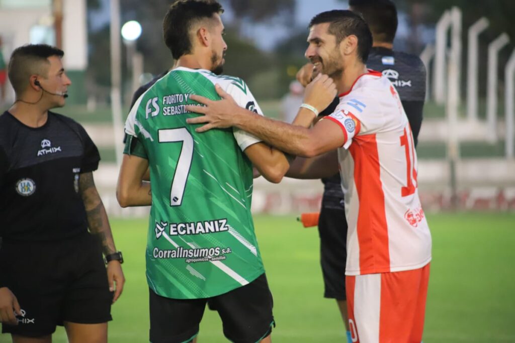 Huracán de Laboulaye perdió en su visita Corralense de Corral de Bustos y ahora necesita ganar y esperar otros resultados para clasificar.