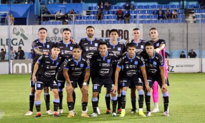 La formación inicial de Estudiantes ante San Telmo.