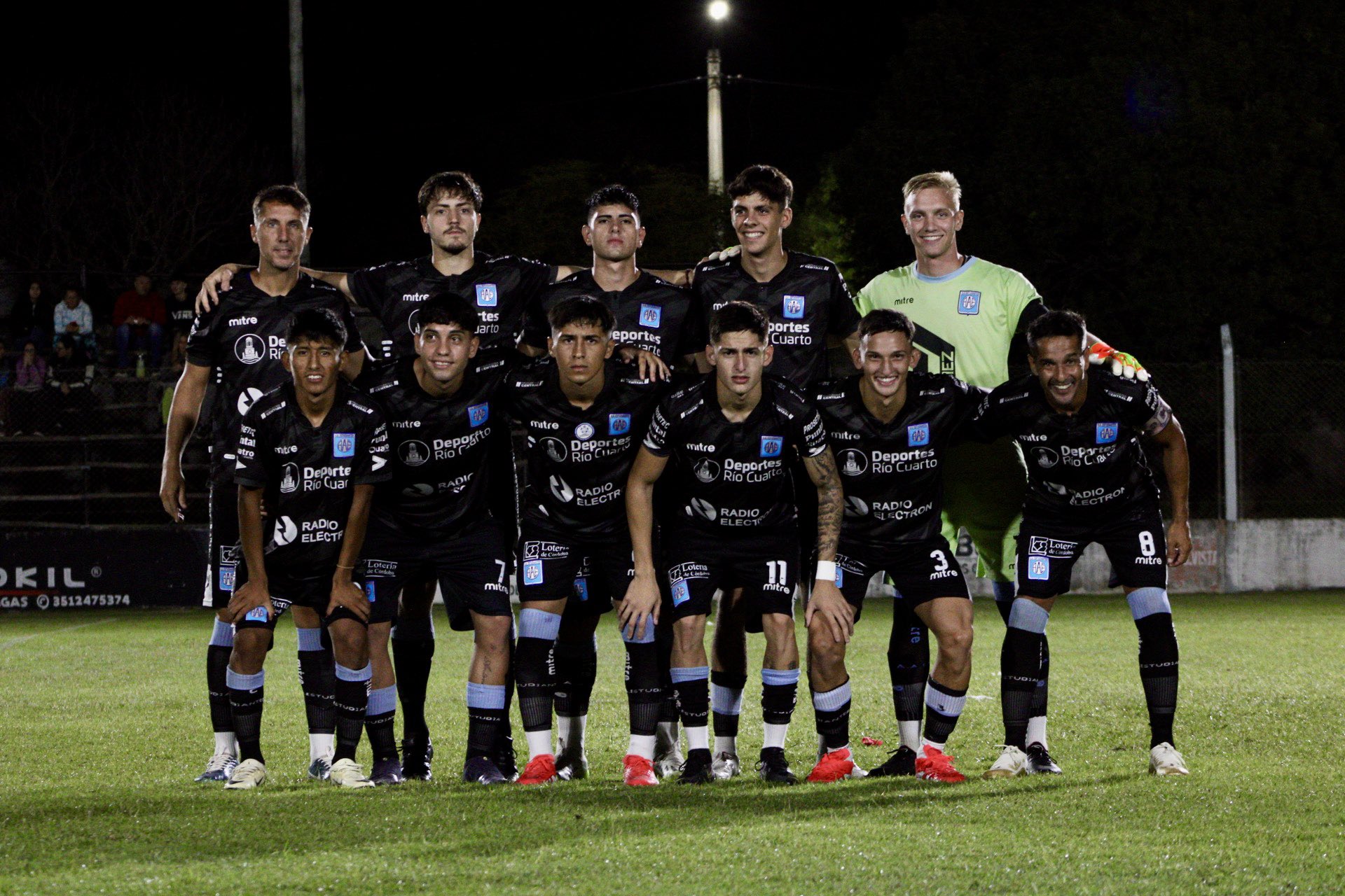 De la mano de su goleador, Estudiantes arrancó con el pie derecho.