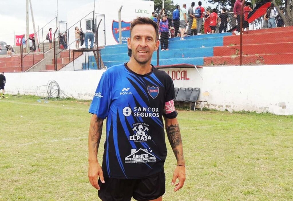 El volante de Los Incas anotó 3 tantos en la goleada 5 a 1 de su equipo sobre Confraternidad de Sampacho en un partido al que calificó de “atípico”.