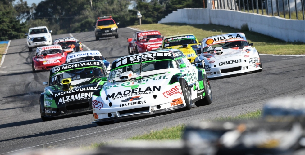 Este domingo, en el Autódromo Oscar Cabalén, se disputa una nueva fecha conjunta de la temporada 20254 de las divisionales de Córdoba Pista y Capicor.