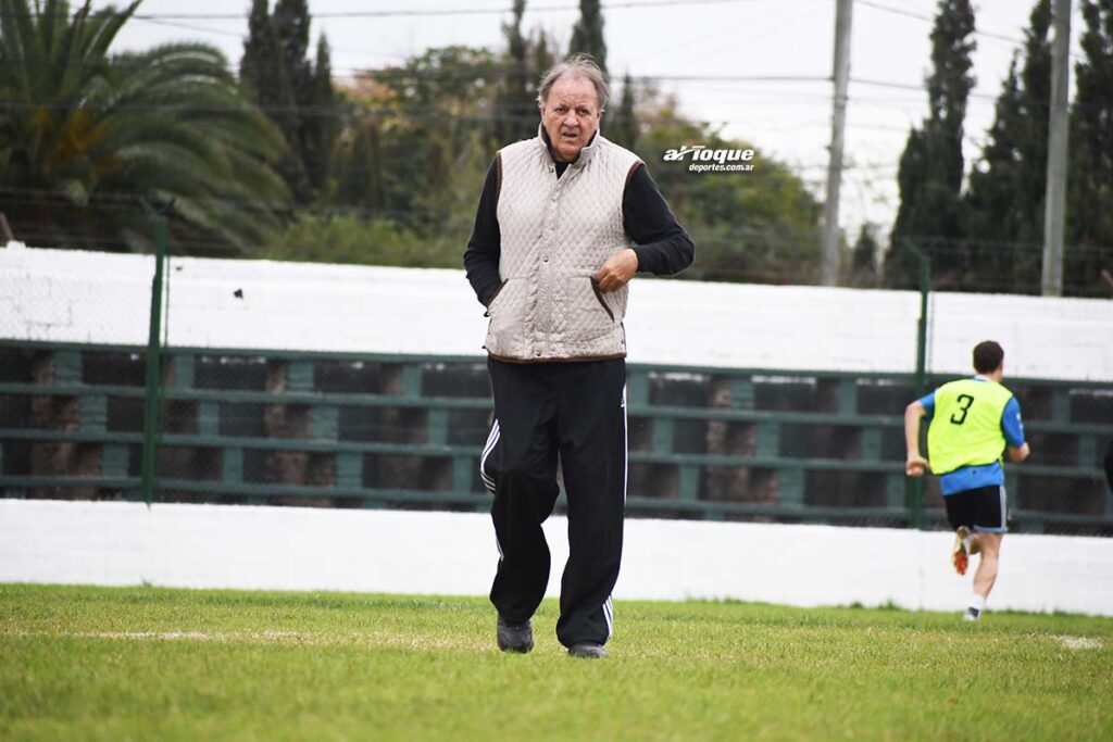 “Cacho” Echeverría: “Lo principal va a pasar por jugar a lo nuestro y no confiarse para nada”.