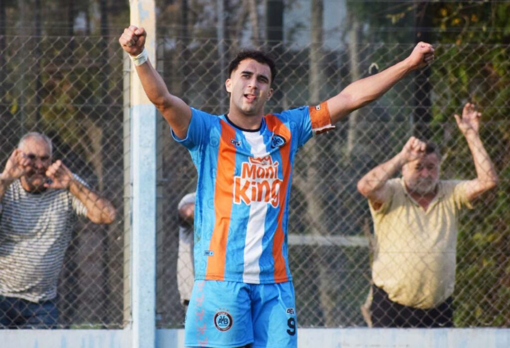 El delantero y capitán de Ateneo Vecinos dejó sus conclusiones tras el triunfazo frente al líder del Apertura Lutgardis Riveros y avizoró el futuro del “tricolor” en el campeonato.