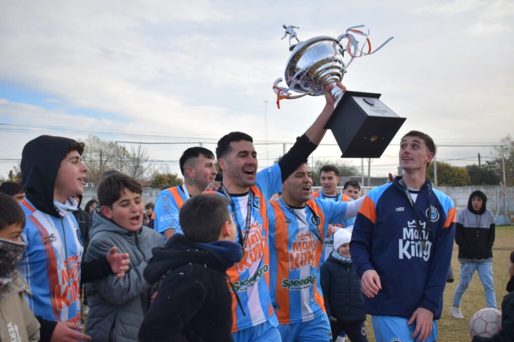 El campeón se despidió con victoria en el clásico.