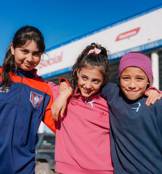 Más de 300 niñas y niños participaron de una jornada de deporte social en el Día de la Bandera.