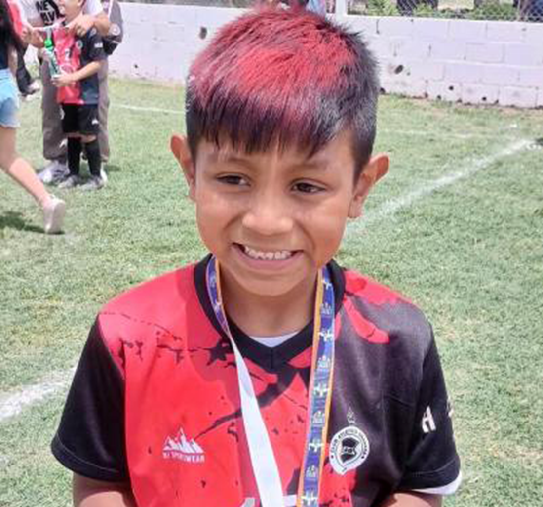 El pequeño de 7 años es jugador de las divisiones inferiores de Granada de Holmberg y tras una lesión sufrida en un partido debe ser intervenido quirúrgicamente en su rodilla. La operación se llevará a cabo el 25 de julio en Córdoba y se necesita juntar $7.300.000