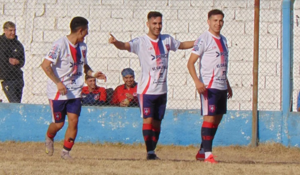 Centro Social goleó y se subió a la cima.
