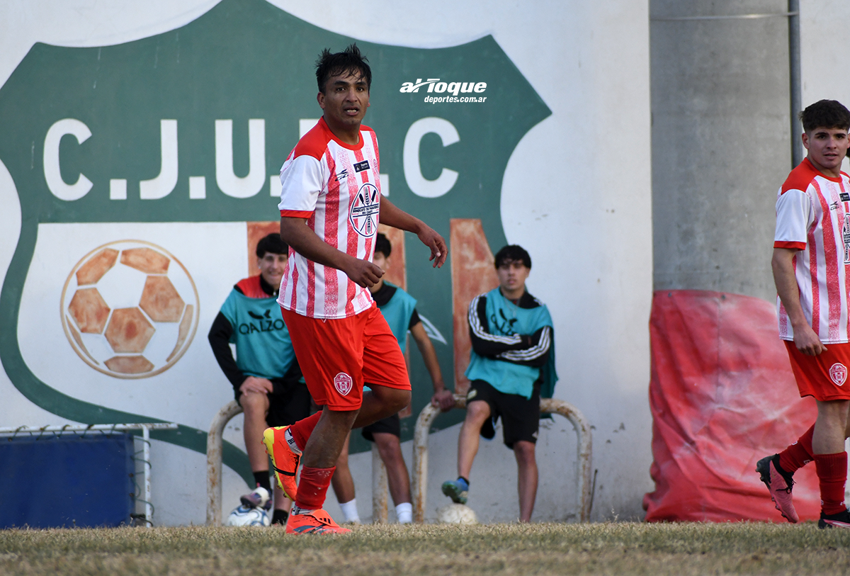 El delantero de Sportivo Municipal ingresó en el segundo tiempo, anotó el segundo gol de su equipo en el empate 2-2 ante Juventud Unida de Río Cuarto.