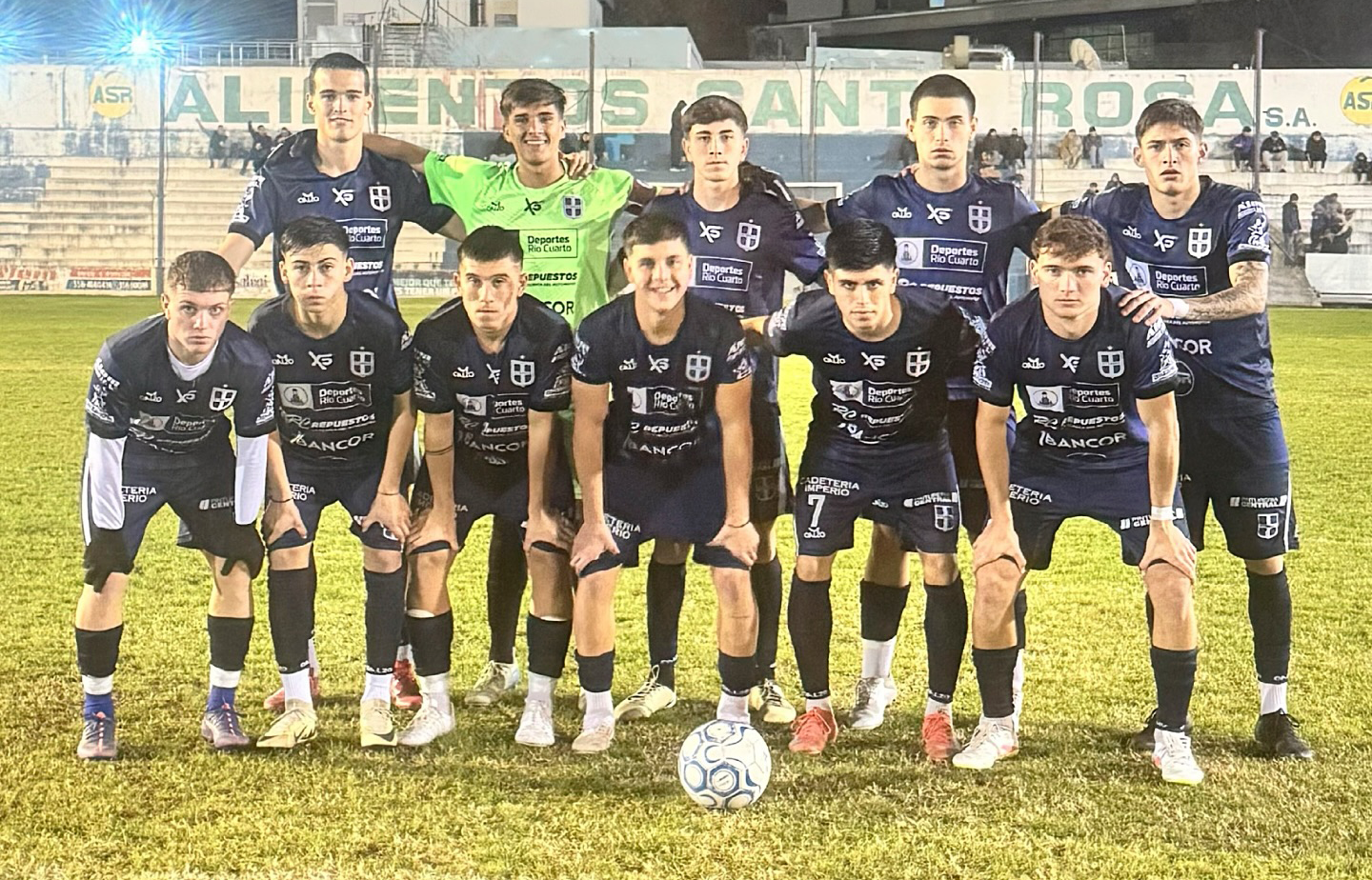 Atenas logró su primer triunfo en el Clausura.