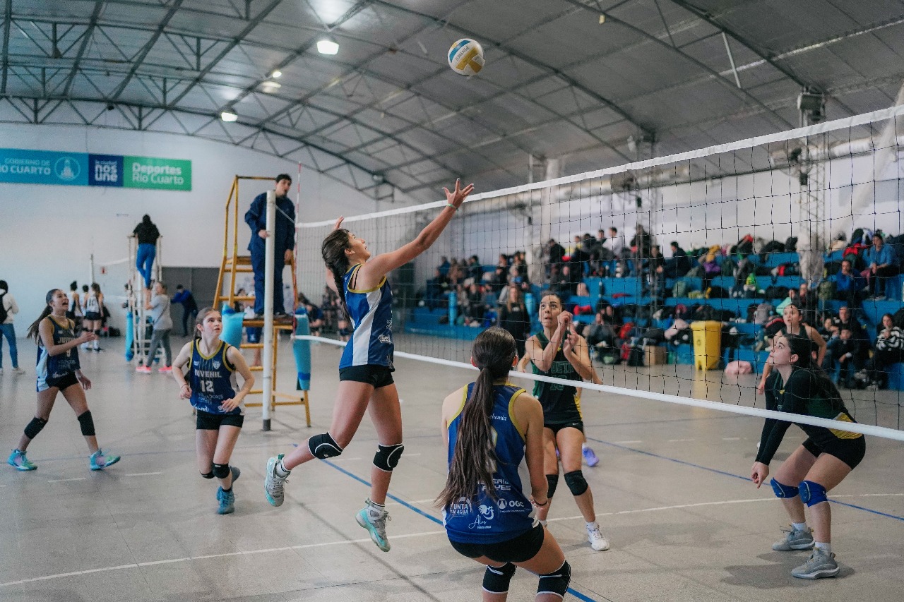 Más de 600 jóvenes participaron del 2° Torneo Nacional Abierto de Vóley en Río Cuarto.