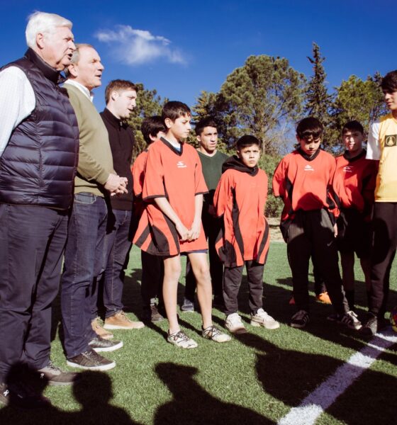 Se inauguró una cancha de césped sintético para los chicos de la Granja Siquem.