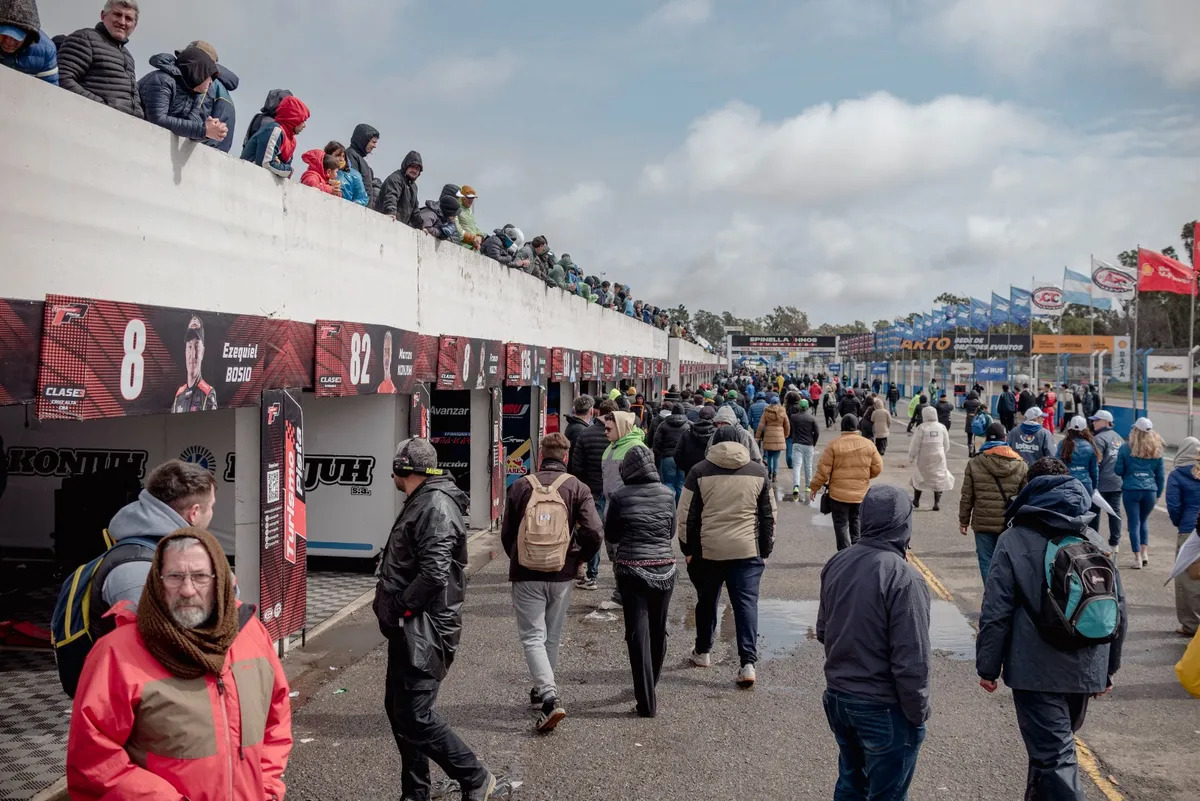 Pese al mal tiempo, miles de personas disfrutaron del TC Pick Up y el Turismo Pista.