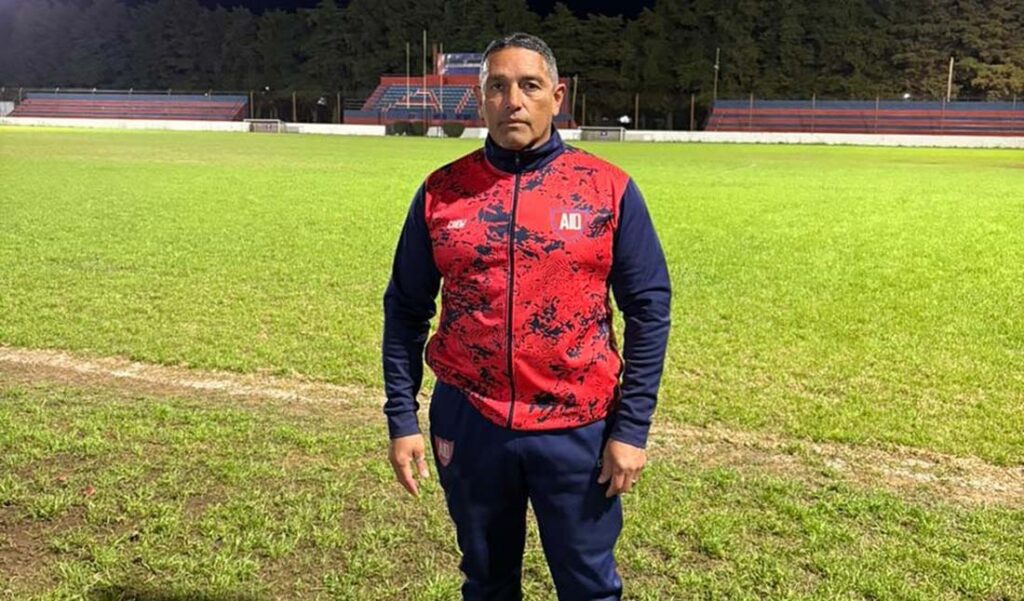 ¿Quién es Enrique Álvarez? El nuevo técnico de Independiente Dolores.