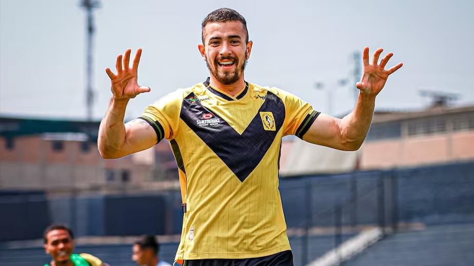 El joven delantero riocuartense de 24 años se transformó en la figura de Academia Cantolao al marcar el gol que selló la permanencia en la Liga 2 de Perú. Su llegada fue un riesgo medido, su adaptación rápida y ahora sueña con regresar a Renato Cesarini para jugar Regional Amateur.