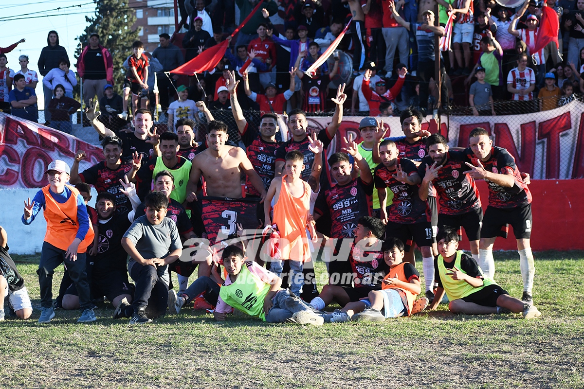 Sportivo Municipal festejó en el clásico y se aferra a la ilusión.