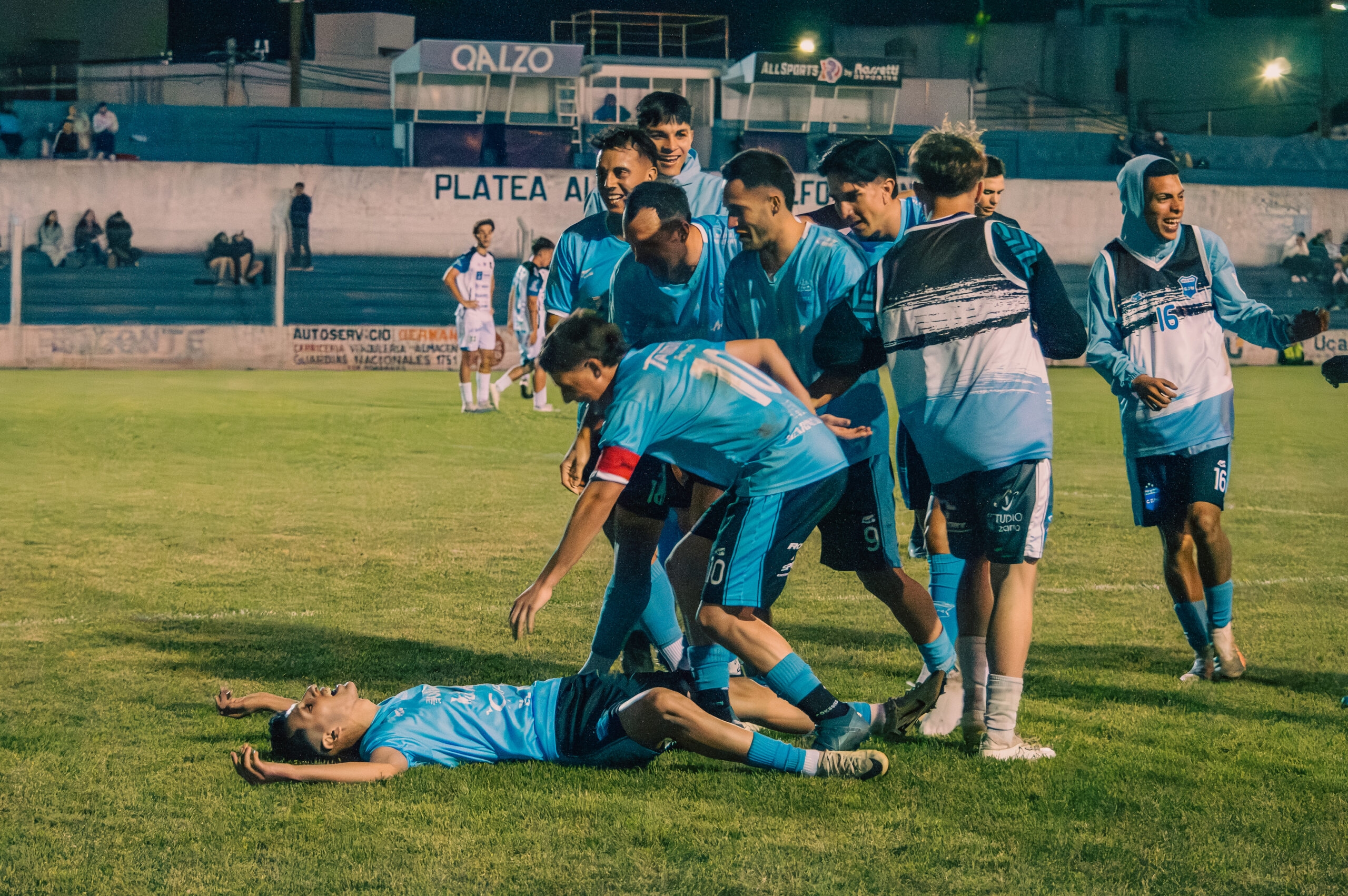 27 años después, el “9 de Julio” se tiño de celeste.