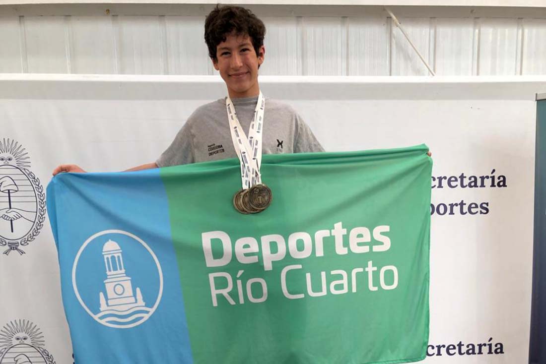 Francisco Dalaison campeón en natación adaptada de los Juegos Evita.