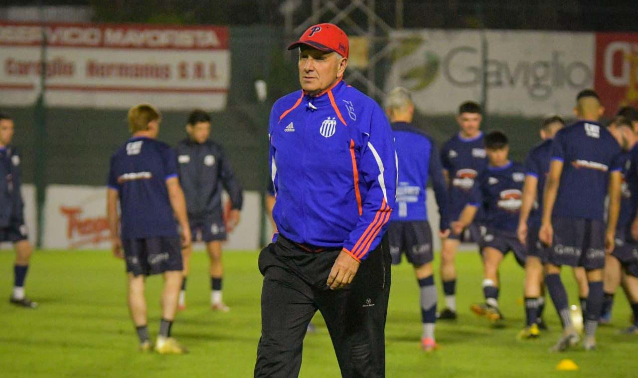 Del Río, DT de Talleres: “Lo vi a Renato el domingo pasado, es un barrio detrás de un club”.