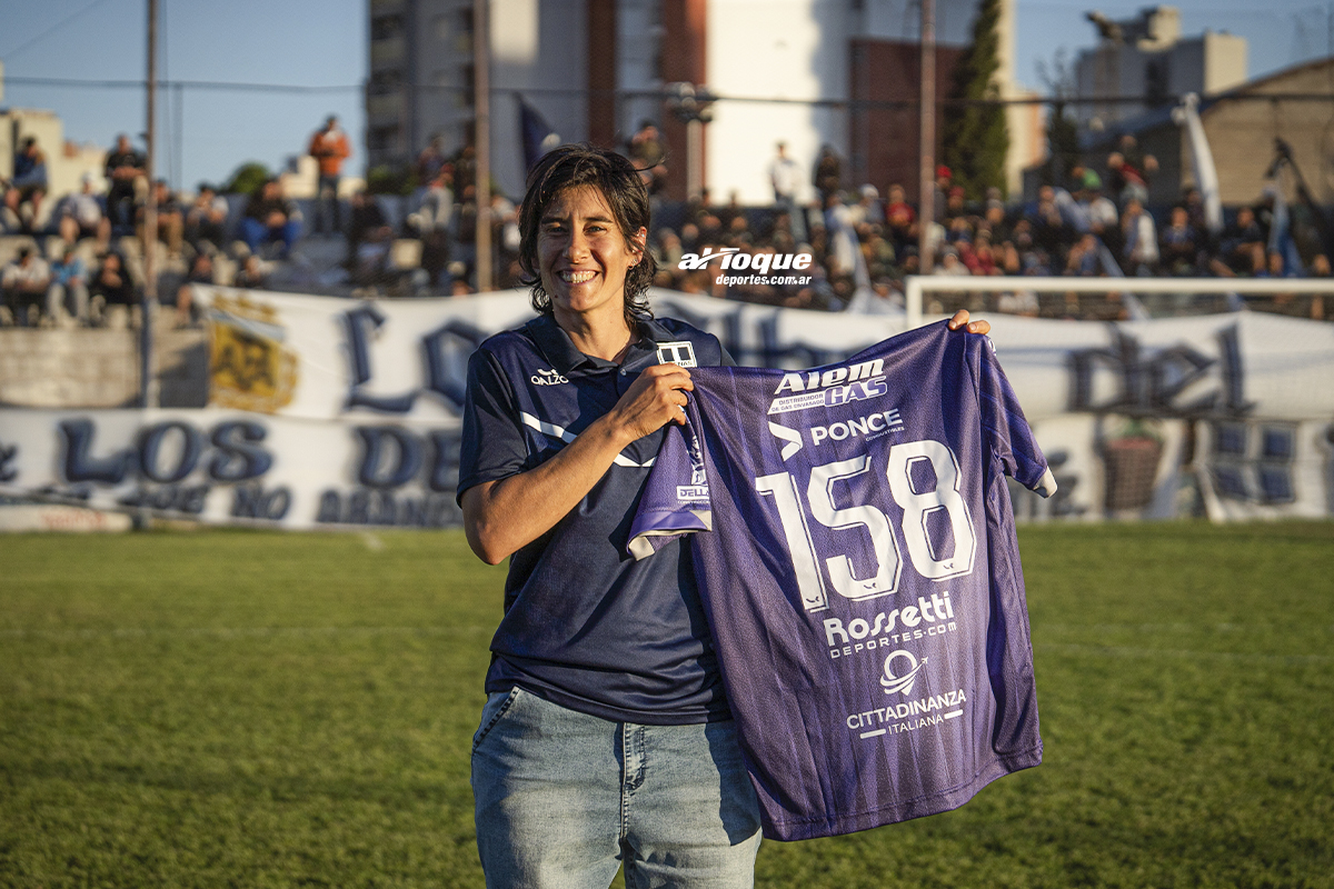 Vanesa Madruga, la nueva máxima goleadora de Atenas: 158 gritos que ya son historia.