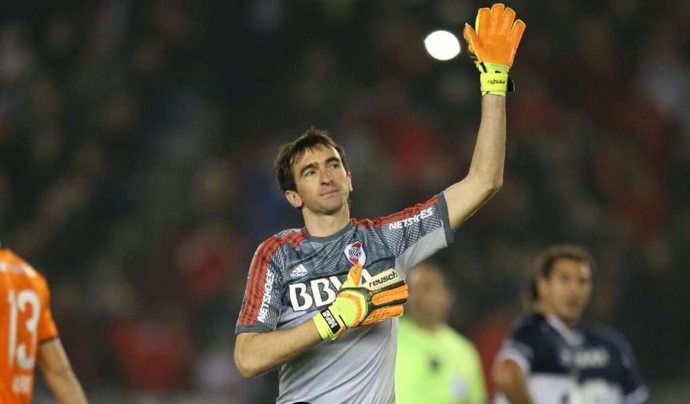 Marcelo Barovero llega a Coronel Moldes para dictar una clínica en Everton.