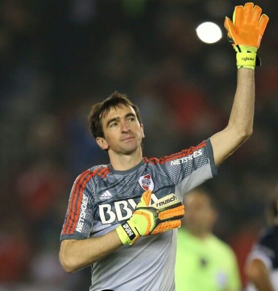 Marcelo Barovero llega a Coronel Moldes para dictar una clínica en Everton.