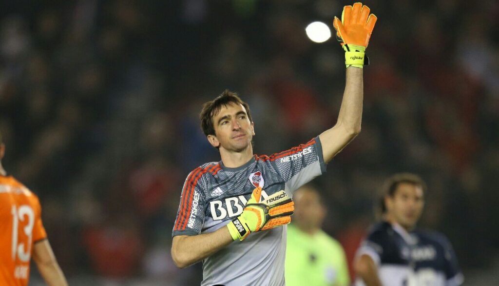 Marcelo Barovero llega a Coronel Moldes para dictar una clínica en Everton.