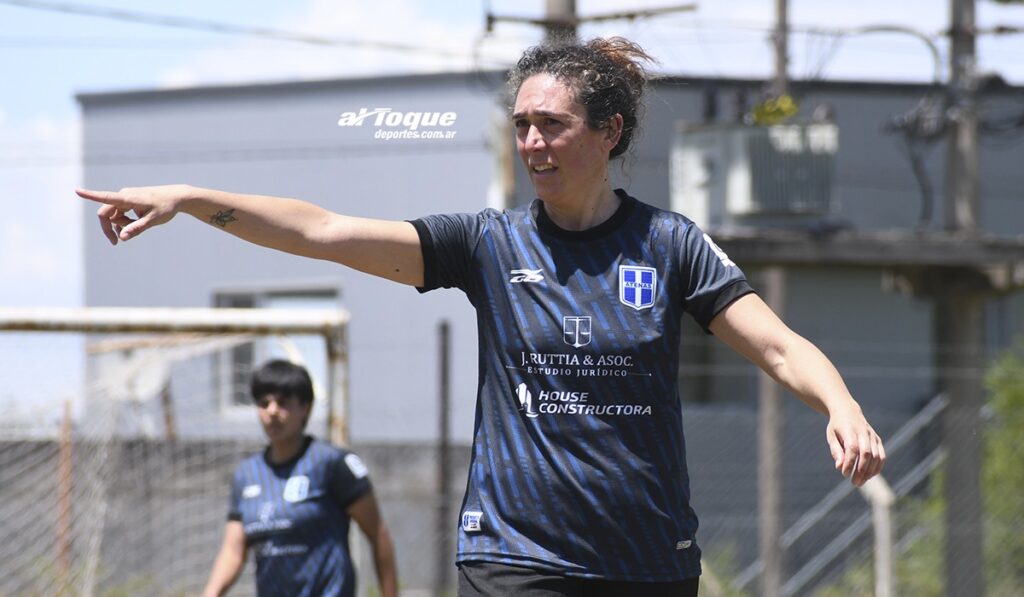 Uno de los emblemas que tiene Atenas se refirió al partido de ida de semifinales que lograron ganar ante Acción Juvenil por el Torneo Clausura femenino. El “albo” lleva 4 victorias en fila, entre el cierre de fase regular y playoffs, e intentará extender su racha en la revancha a jugarse en General Deheza.