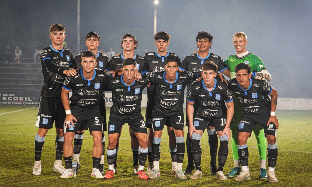 Tras el reciente ascenso a la Liga Profesional, Estudiantes pidió un año de licencia para competir en los torneos de Liga Regional de Río Cuarto tanto en Primera como en Reserva.