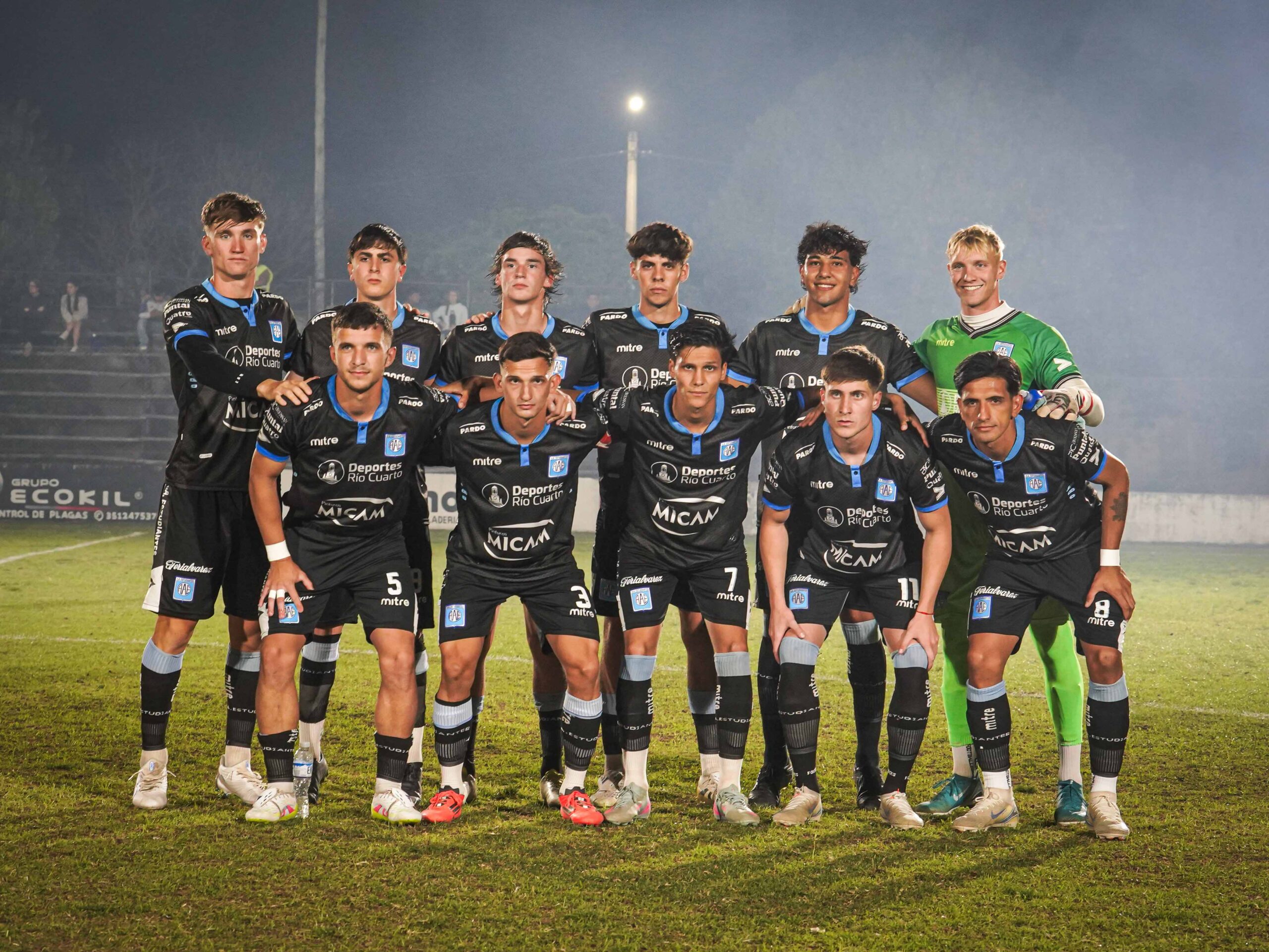 Tras el reciente ascenso a la Liga Profesional, Estudiantes pidió un año de licencia para competir en los torneos de Liga Regional de Río Cuarto tanto en Primera como en Reserva.