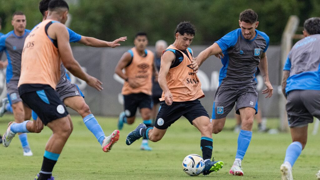 Primeros minutos de fútbol para Estudiantes.