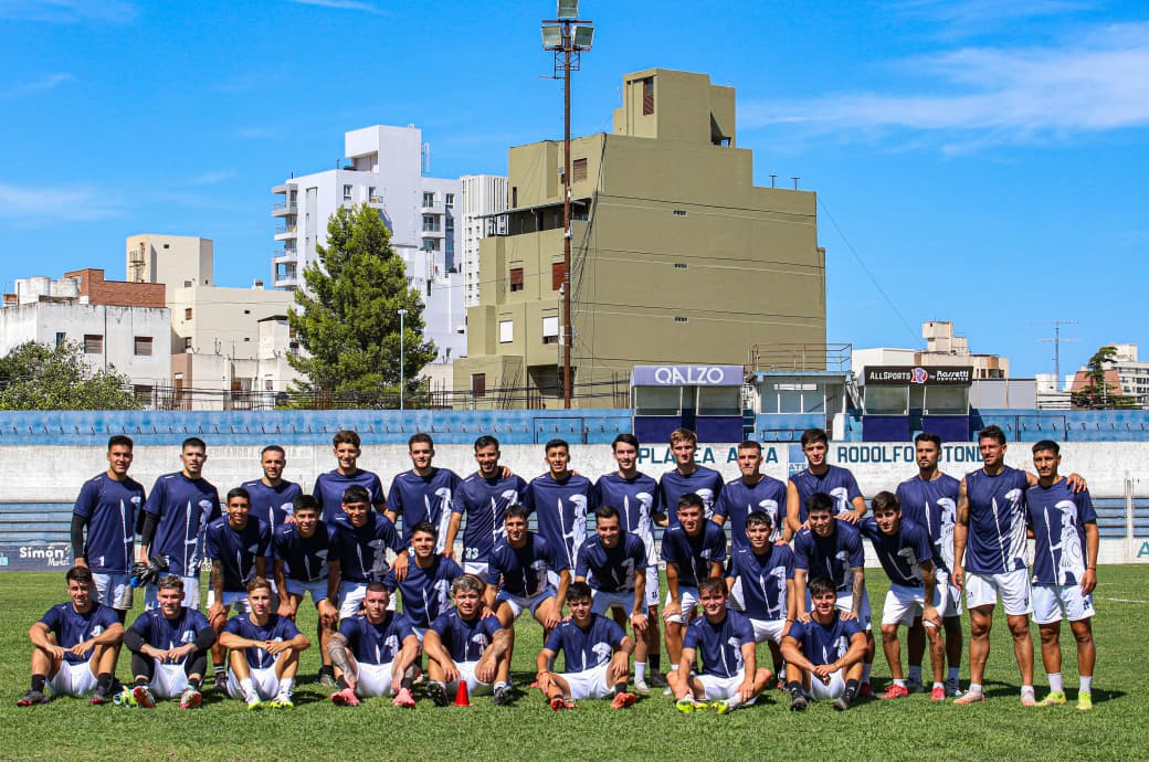 El “albo” inició este lunes su pretemporada con miras al Torneo Federal A y a su histórico enfrentamiento por Copa Argentina ante Independiente.