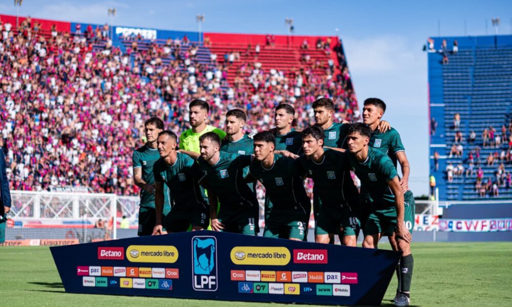 Formacion inicial de Estudiantes en cancha de San Lorenzo.