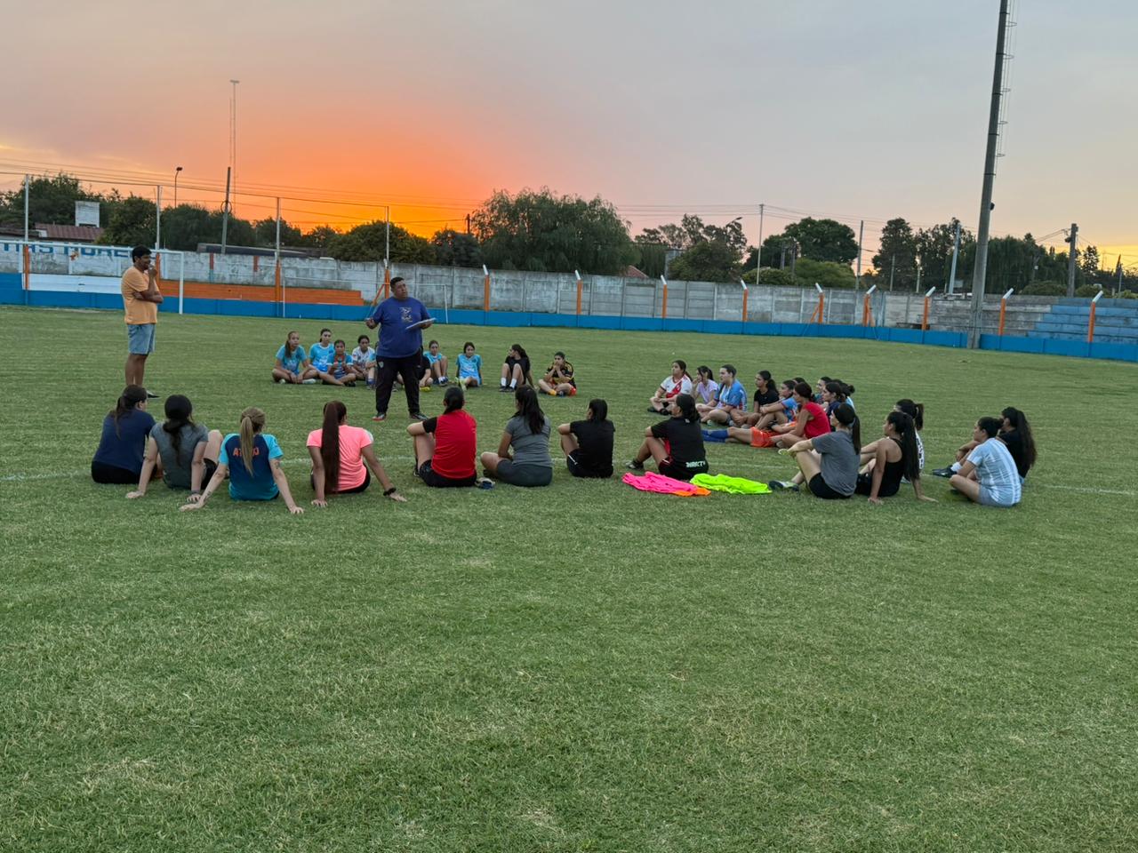 Ateneo Vecinos regresa al femenino de Primera con nuevo proyecto y base local.