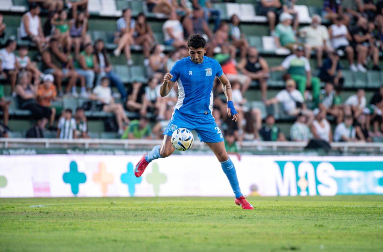 Lesión sensible en Estudiantes: Ruíz Díaz se rompió los ligamentos.