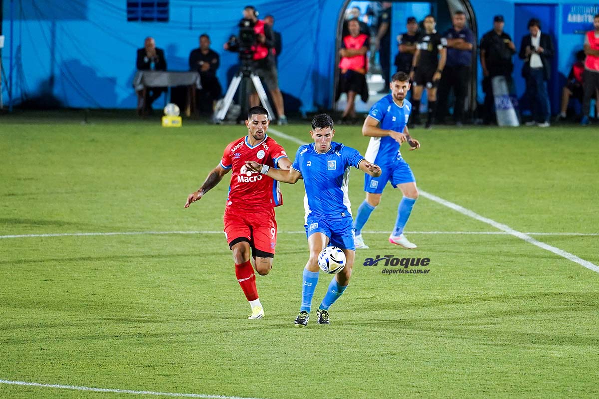 Estudiantes perdió con Belgrano y se complica cada vez más.