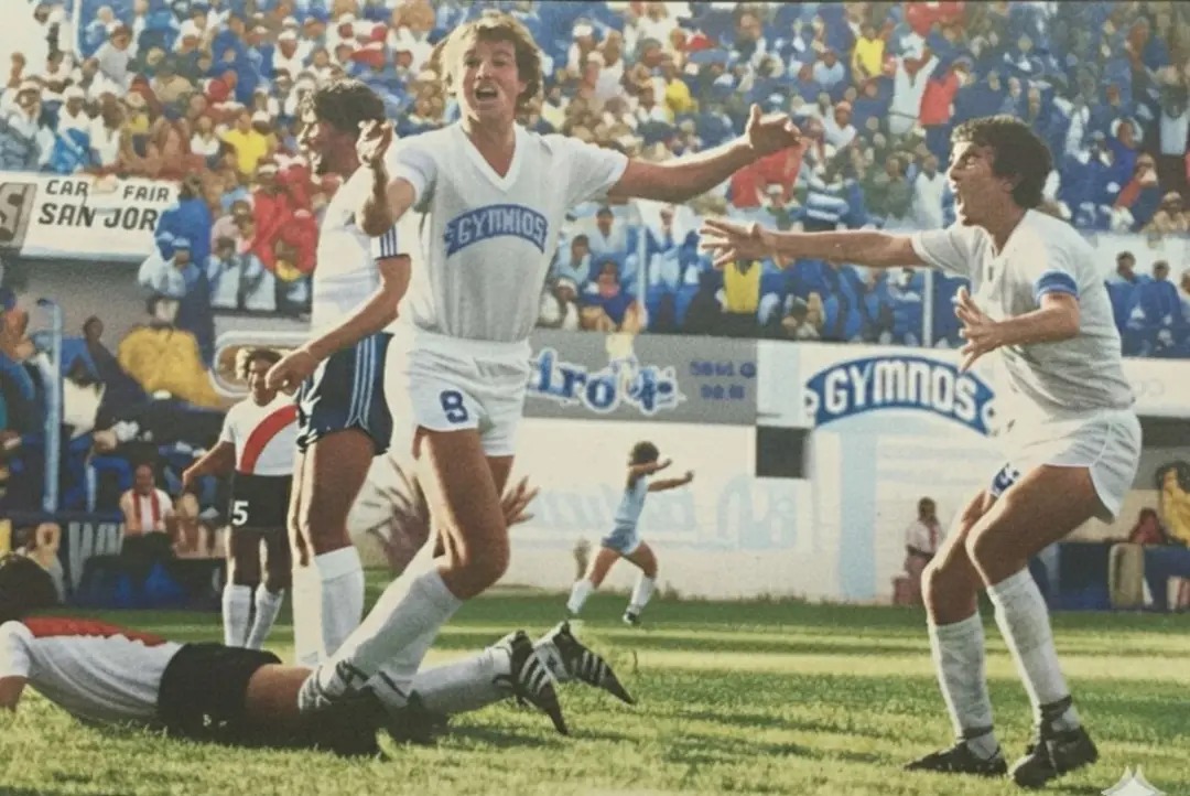 Hace 42 años, un 4 de marzo de 1984, Estudiantes recibía una visita de lujo.