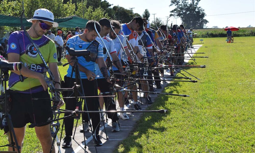 El tiro con arco crece en Río Cuarto: el Aero Club reunió a casi 100 arqueros en un torneo homologatorio.