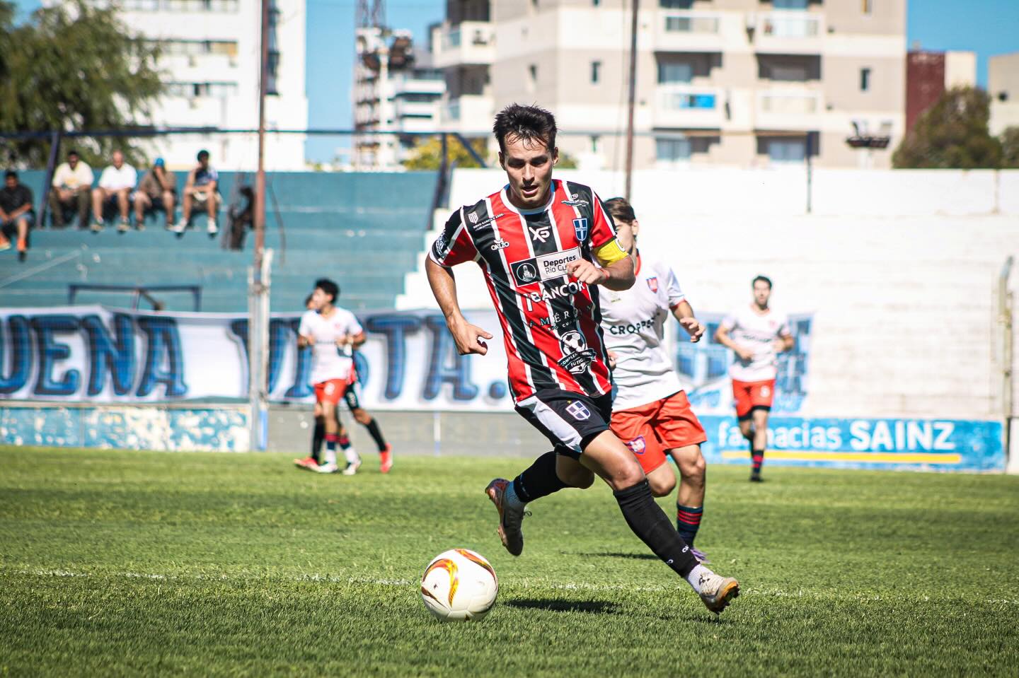 Atenas vuelve al Federal A con cambios y una visita exigente en Mendoza.