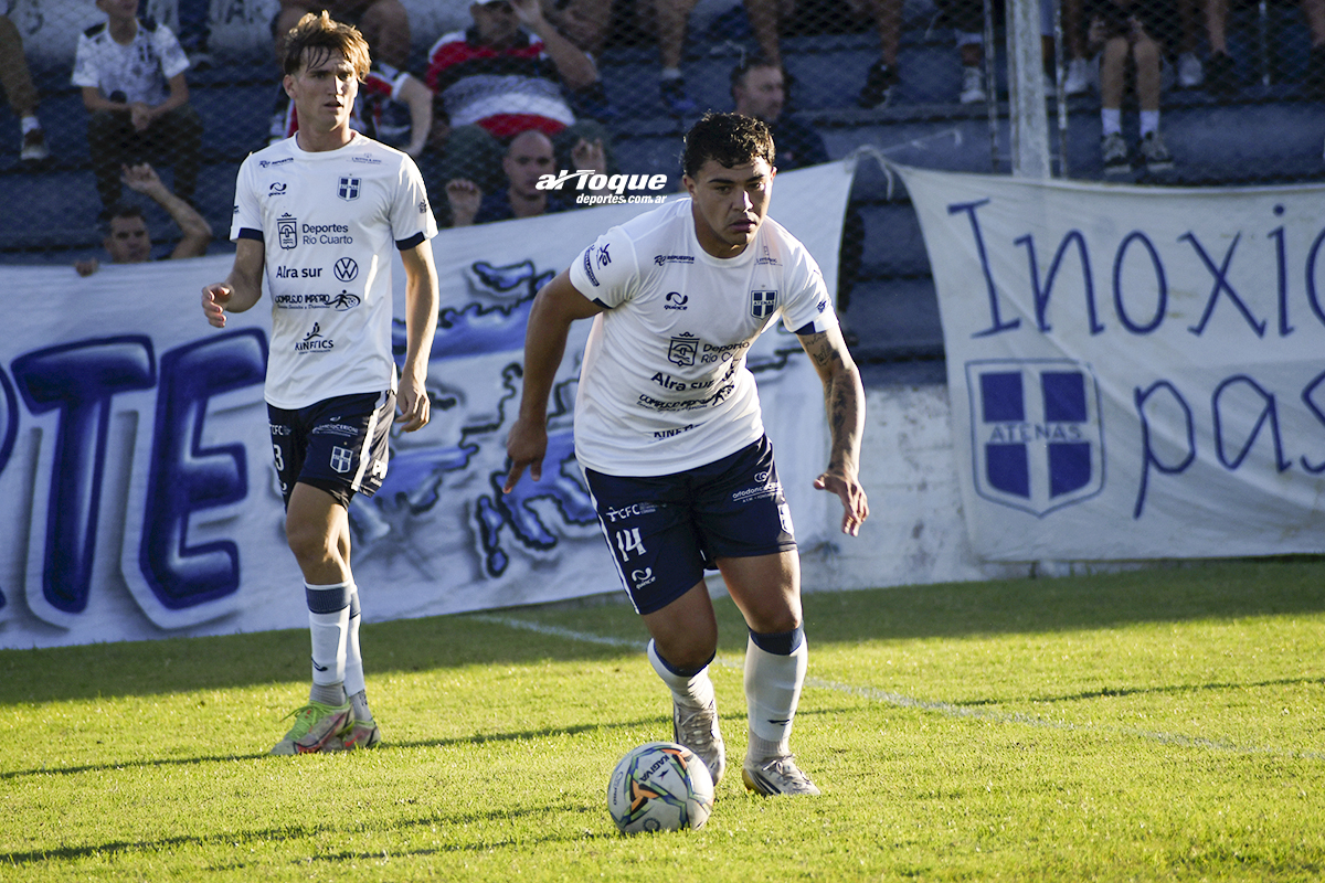 El lateral izquierdo dejó atrás una dura lesión de rodilla y sumó minutos en el empate ante Huracán Las Heras. Su regreso, tras más de medio año, es una de las mejores noticias para el “albo”.