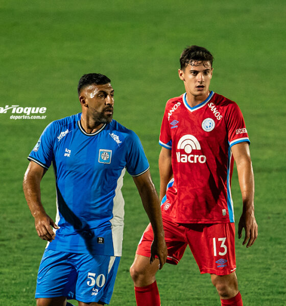 Estudiantes separa jugadores y profundiza su crisis.