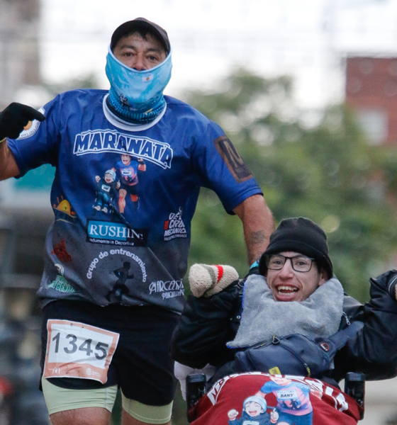 Padre e hijo llegaron desde Villa Mercedes para participar de la Maratón Deportes Río Cuarto y conmovieron a todos.