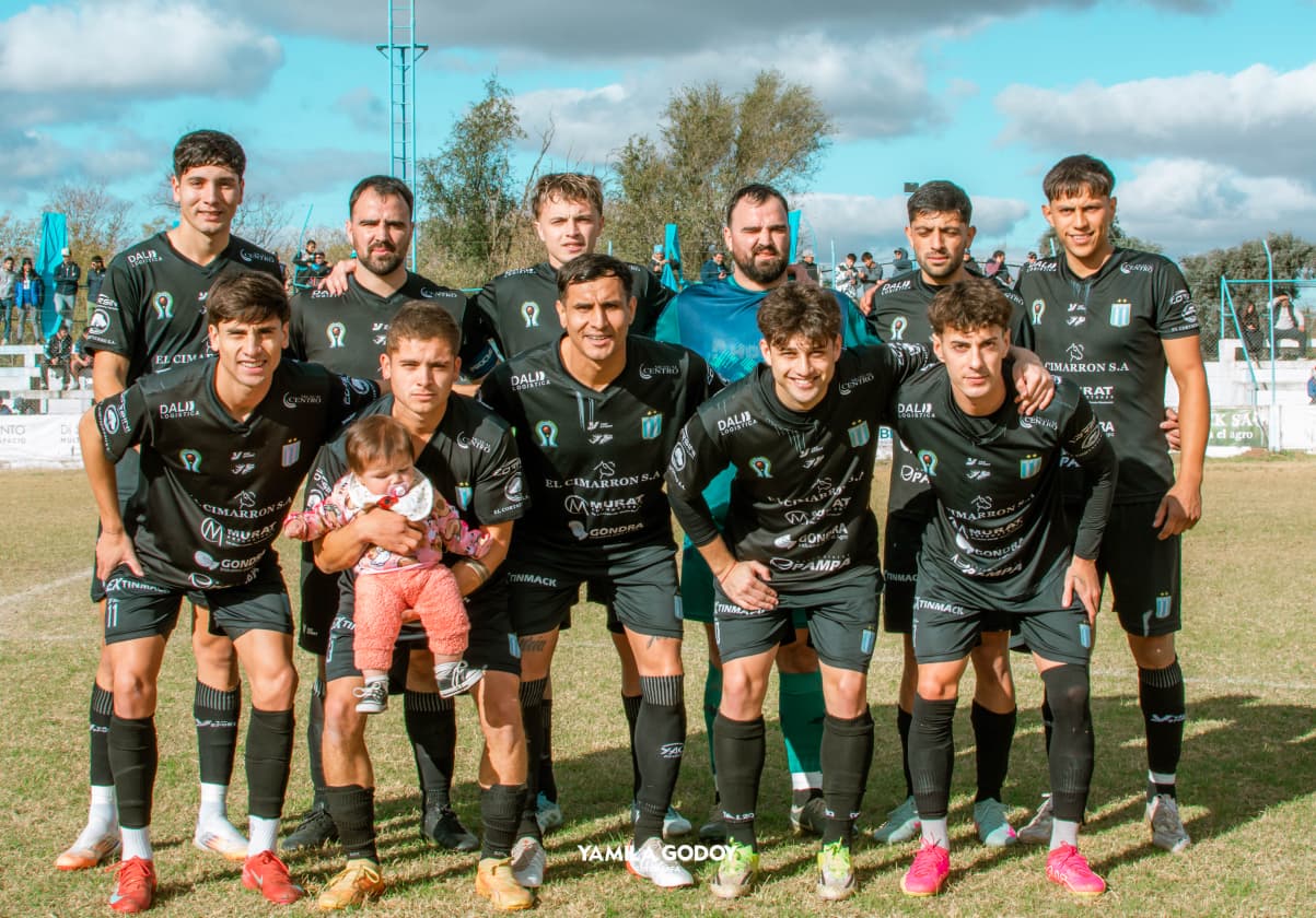 “Patriada” en casa y a seguir soñando. San Martín de Mackenna se impuso 2-1 sobre Everton Club Moldes por la fecha 14 del Torneo Apertura de Primera A de Liga Regional de Río Cuarto.
