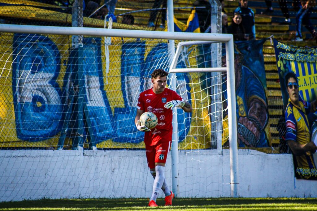 El arquero Franco Pérez analizó el triunfo 1-0 de Atenas ante Juventud Unida en San Luis y destacó la solidez del equipo.