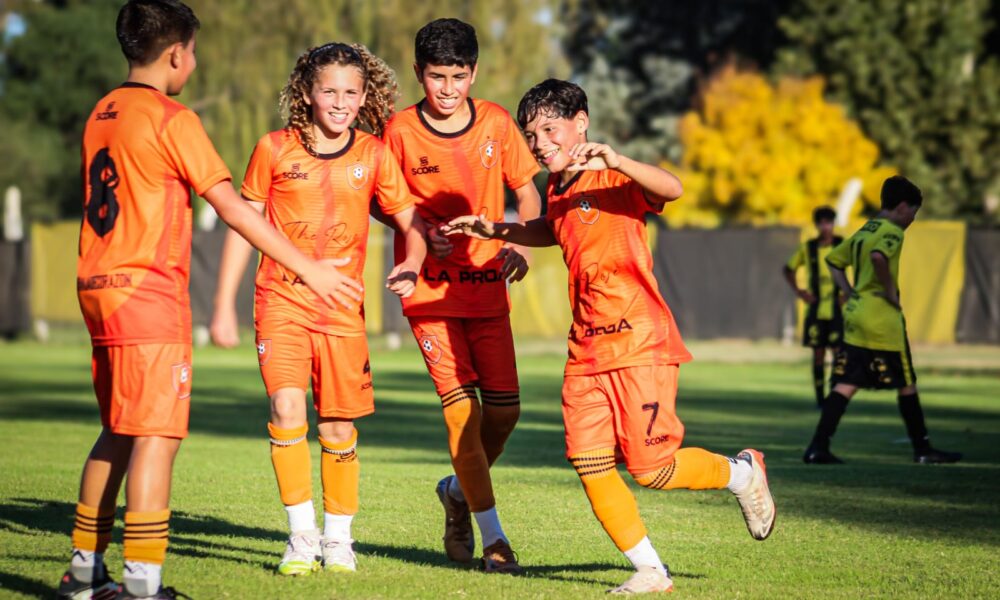 Regional Juvenil: Renato salió fortalecido del duelo regional y Alberdi no pudo en Córdoba.