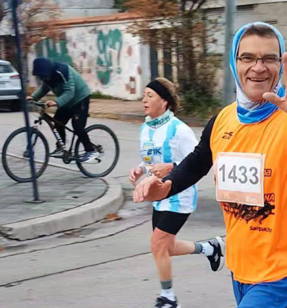 Entre la fe y el atletismo: el sacerdote que sigue corriendo desafíos.