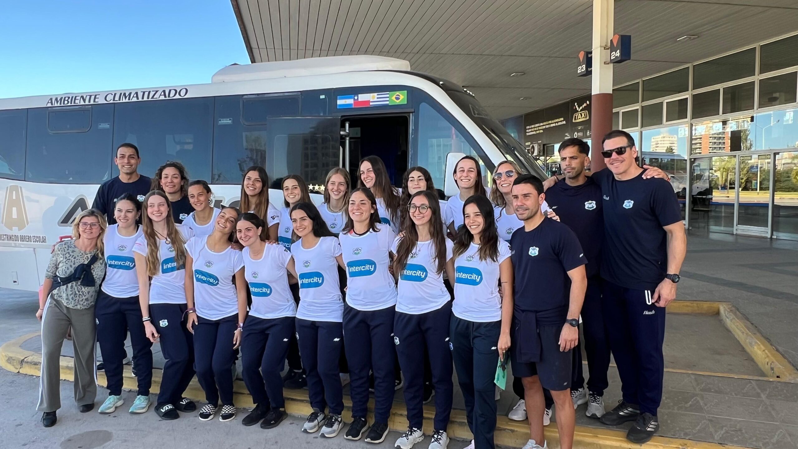 Urú Curé se prepara para la Súper Liga de Hockey en Rosario.