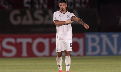 Nuevo refuerzo de Estudiantes. Agustín Quiroga, defensor central de 24 años surgido de las divisiones inferiores de Independiente de Avellaneda.